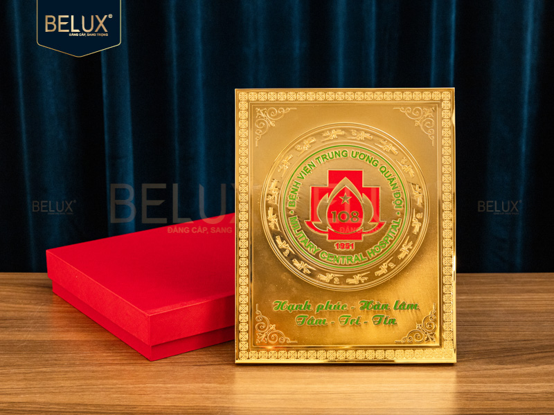 Tranh Bệnh Viện Trung Ương Quân Đội 25x20cm bằng đồng mạ vàng 24k thiết kế theo yêu cầu